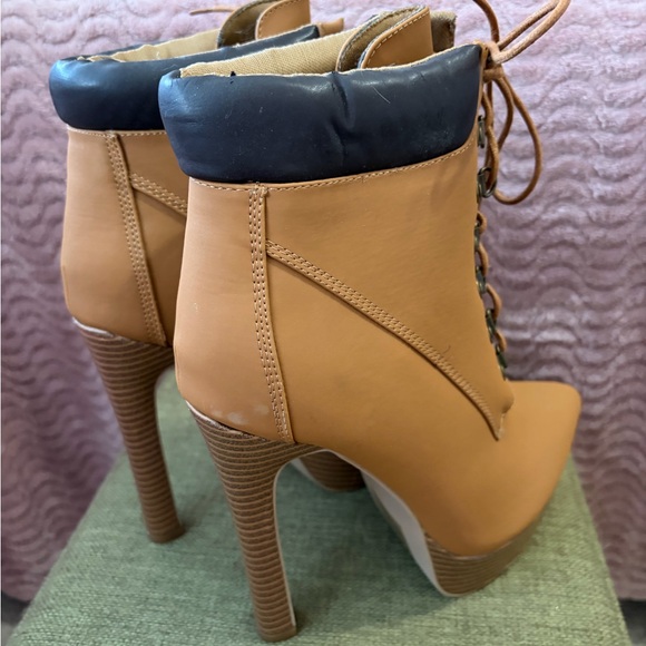 🎉HP🎉 Elegant Tan Lace-Up Heeled Boots Extra Wide - Picture 5 of 12